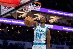 黄蜂主帅：迪亚巴特能防守所有位置 我们希望他在进攻端加快节奏