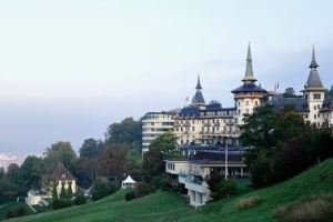 最贵套房每晚1.35万镑！邮报：英格兰女足入驻瑞士顶级豪华酒店