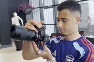 前往新加坡参加季前赛！阿森纳全队启程前拍摄大合照