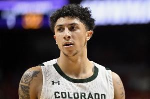 效率太低！24号秀克利福德15中4拿到10分8板2助 二&三节挂零