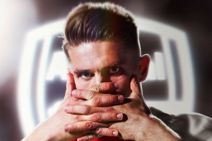 🚨天空：约克雷斯正等待飞往新加坡的许可，他将随队参加季前赛