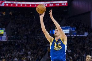 勇管：波斯特能成为联盟里的首发中锋 能投能传也能在内线得分