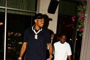 记者：奥斯梅恩几小时内抵达伊斯坦布尔，周四接受加拉塔萨雷体检