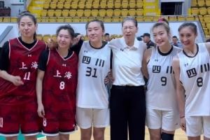 回忆泛起！八一女篮前队友展淑萍、李梦、王雪朦、贾赛琪迎重聚