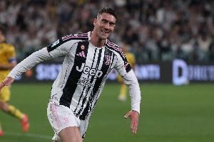 意天空：DV9转会没进展，1200万欧年薪难接盘&除非有沙特球队介入