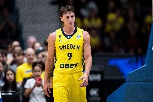 尽力了！拉松20中10空砍全场最高28分外加7板4助2断1帽