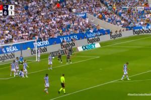 年轻人太高兴😂居勒尔进球后独自庆祝，其他队友纷纷跑向姆巴佩