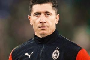 明夏将满38岁！记者：米兰接触莱万经纪人，探索明夏签他的可能性