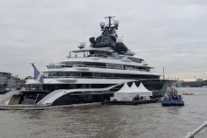 身价110亿镑！太阳报：富勒姆老板3.4亿镑游艇被发现停在泰晤士河