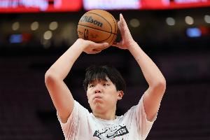 解说：开拓者对杨瀚森有培养意愿 但他尚未赢得进常规轮转的信任