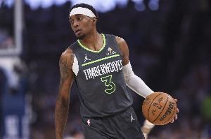 麦丹：我们防守端不够团结 所有人应达成共识多沟通交流