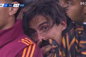 小魔仙心碎!迪巴拉第82分钟点球被扑+伤退,在替补席眼噙泪水